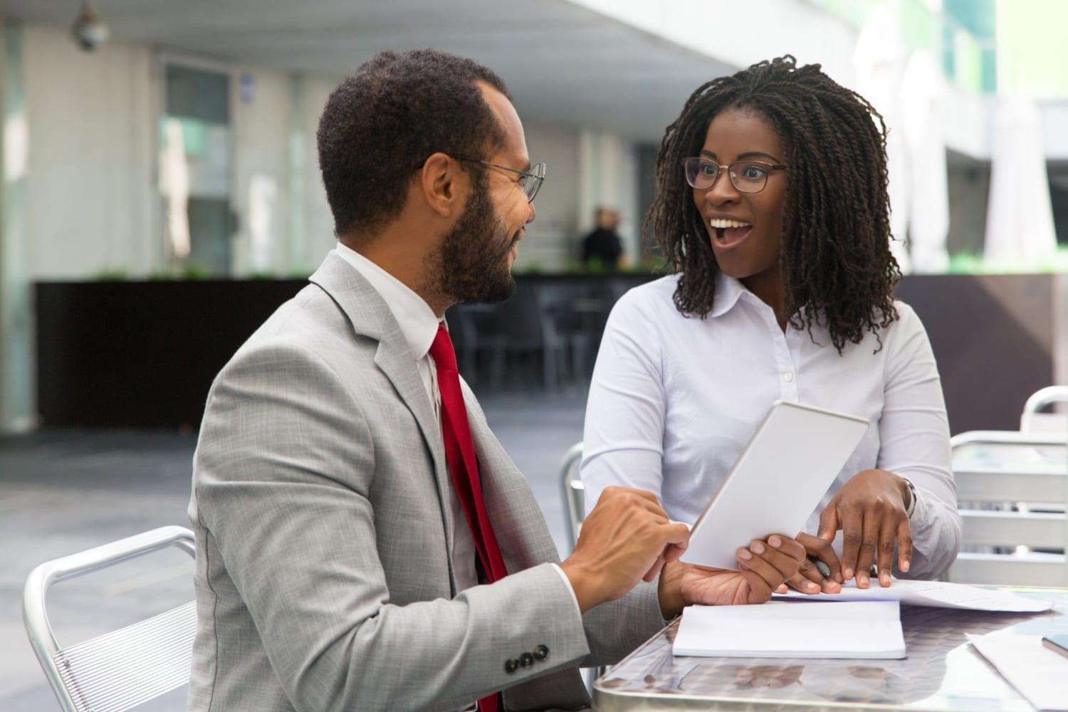 An investor being guided through fund options